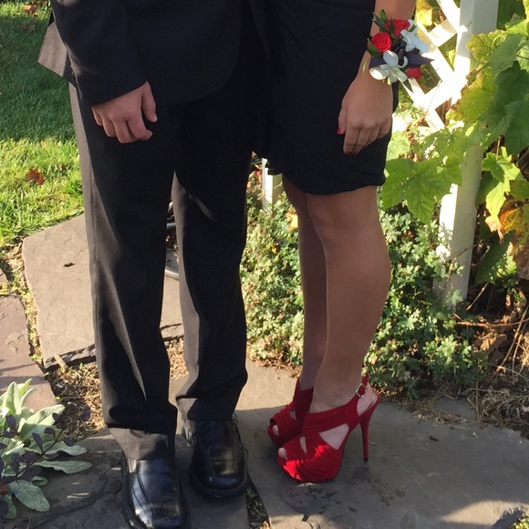 Red Deb Heel! Size 8! - Picture 6 of 6